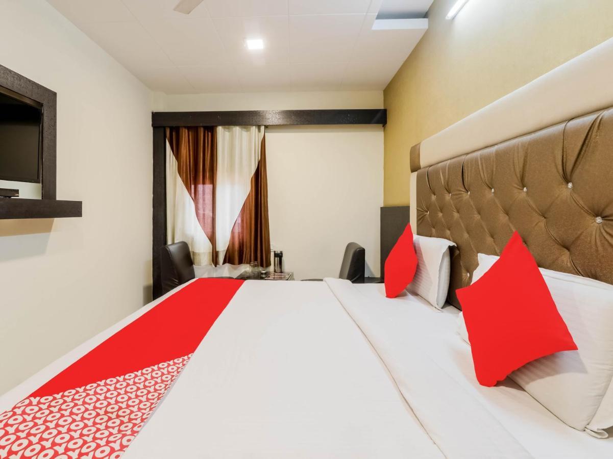 Oyo 79765 Hotel Samrat Lucknow Zewnętrze zdjęcie