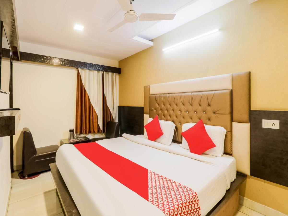 Oyo 79765 Hotel Samrat Lucknow Zewnętrze zdjęcie