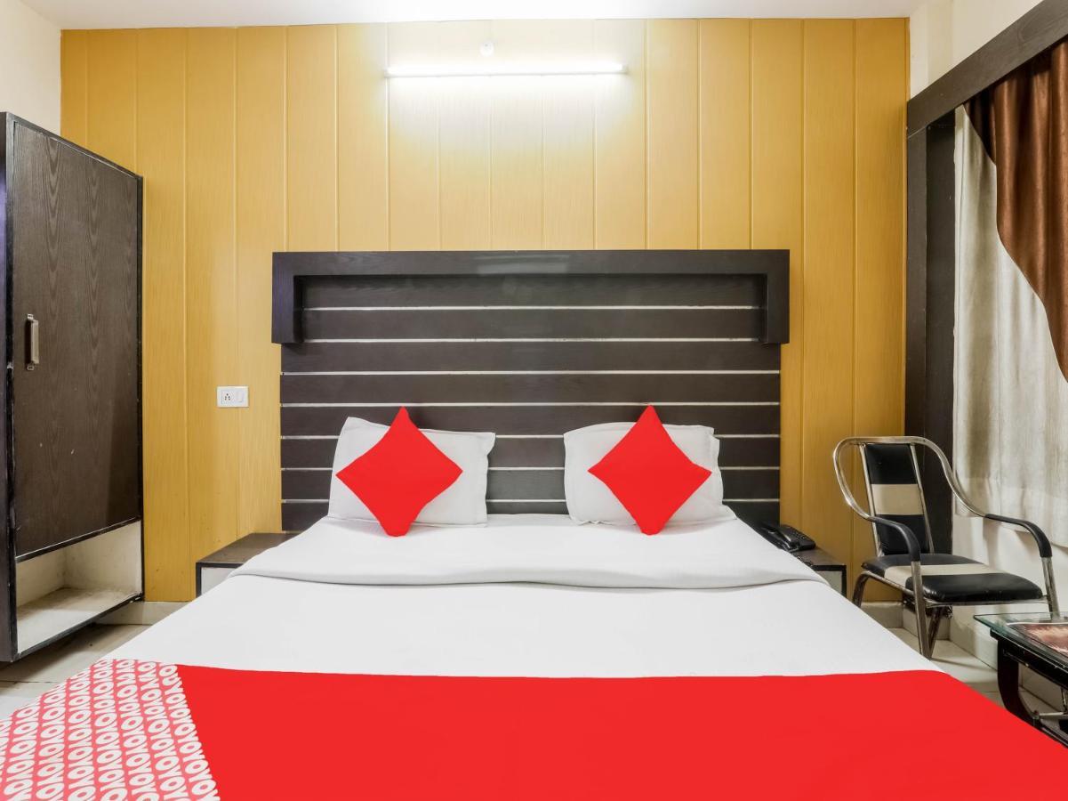 Oyo 79765 Hotel Samrat Lucknow Zewnętrze zdjęcie