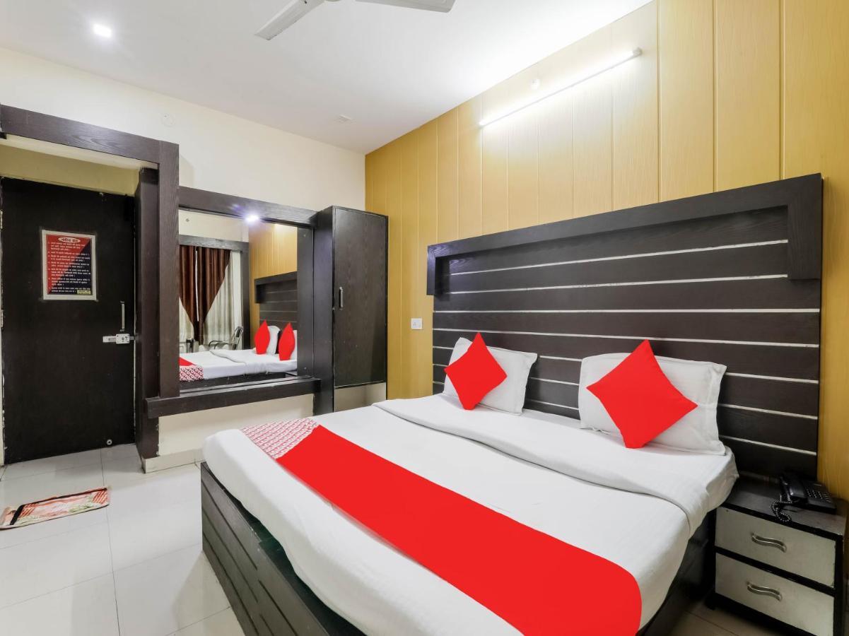 Oyo 79765 Hotel Samrat Lucknow Zewnętrze zdjęcie