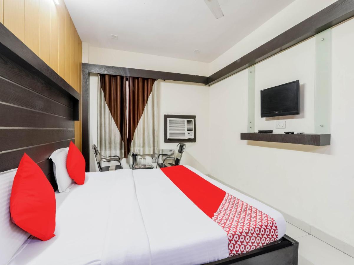 Oyo 79765 Hotel Samrat Lucknow Zewnętrze zdjęcie
