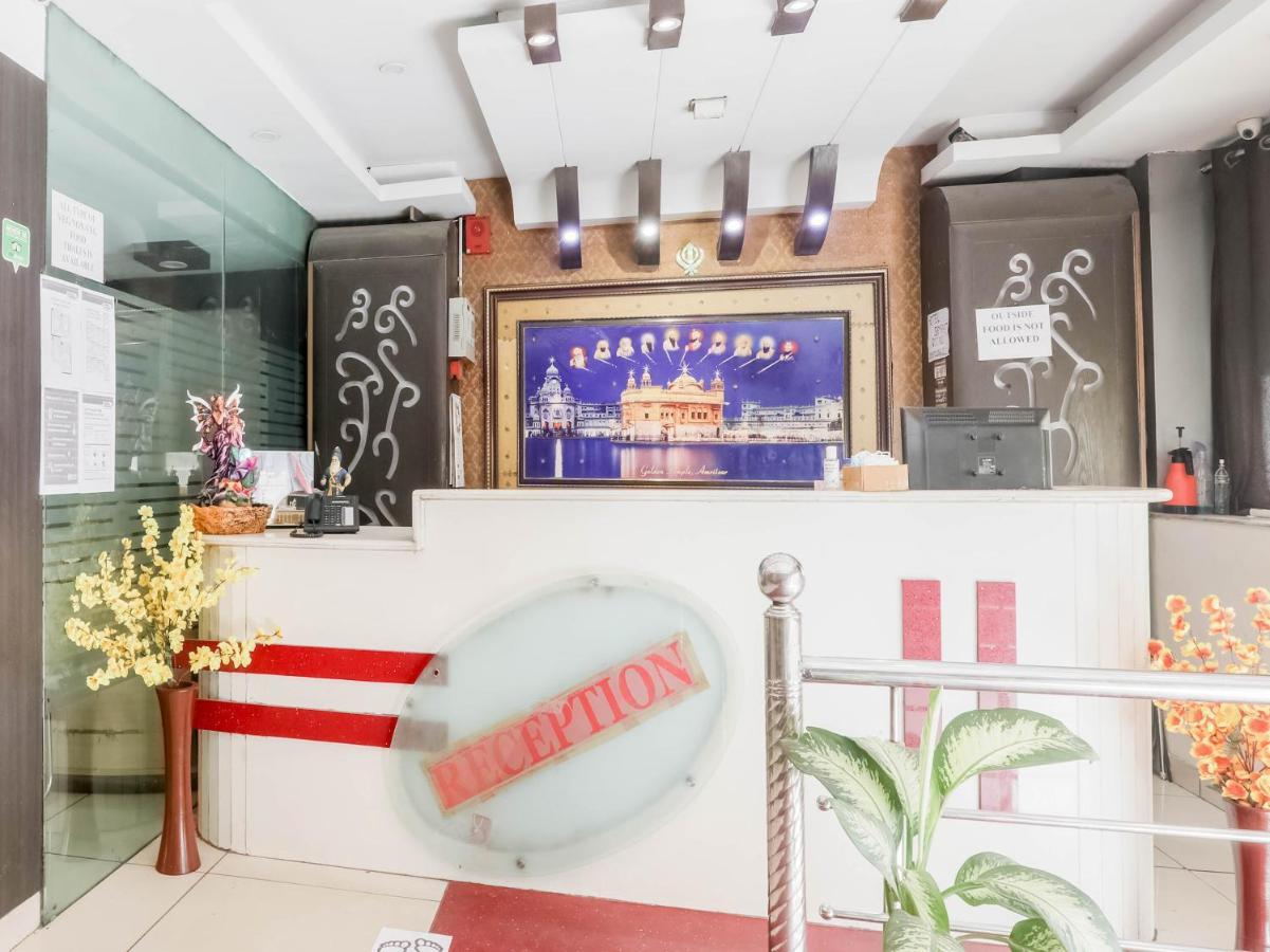 Oyo 79765 Hotel Samrat Lucknow Zewnętrze zdjęcie