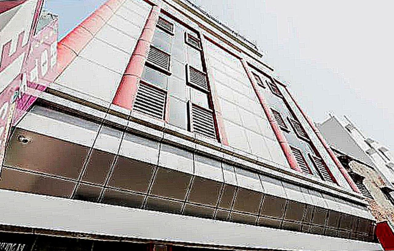 Oyo 79765 Hotel Samrat Lucknow Zewnętrze zdjęcie