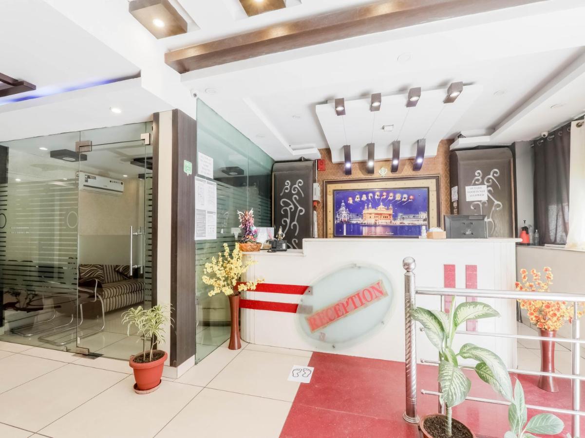 Oyo 79765 Hotel Samrat Lucknow Zewnętrze zdjęcie