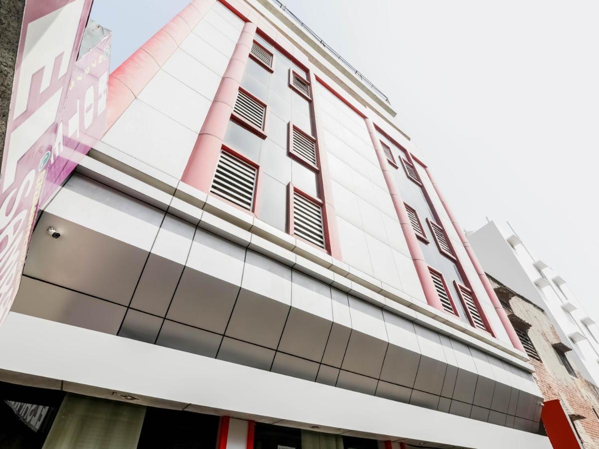 Oyo 79765 Hotel Samrat Lucknow Zewnętrze zdjęcie